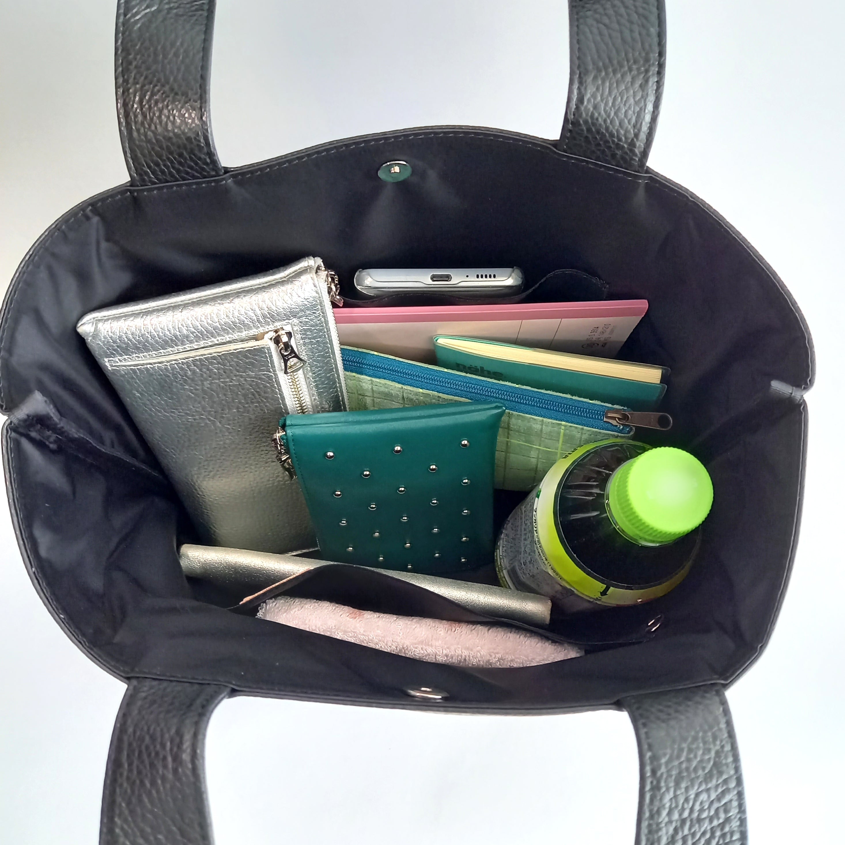 やわらかくて上質な高級本革トート