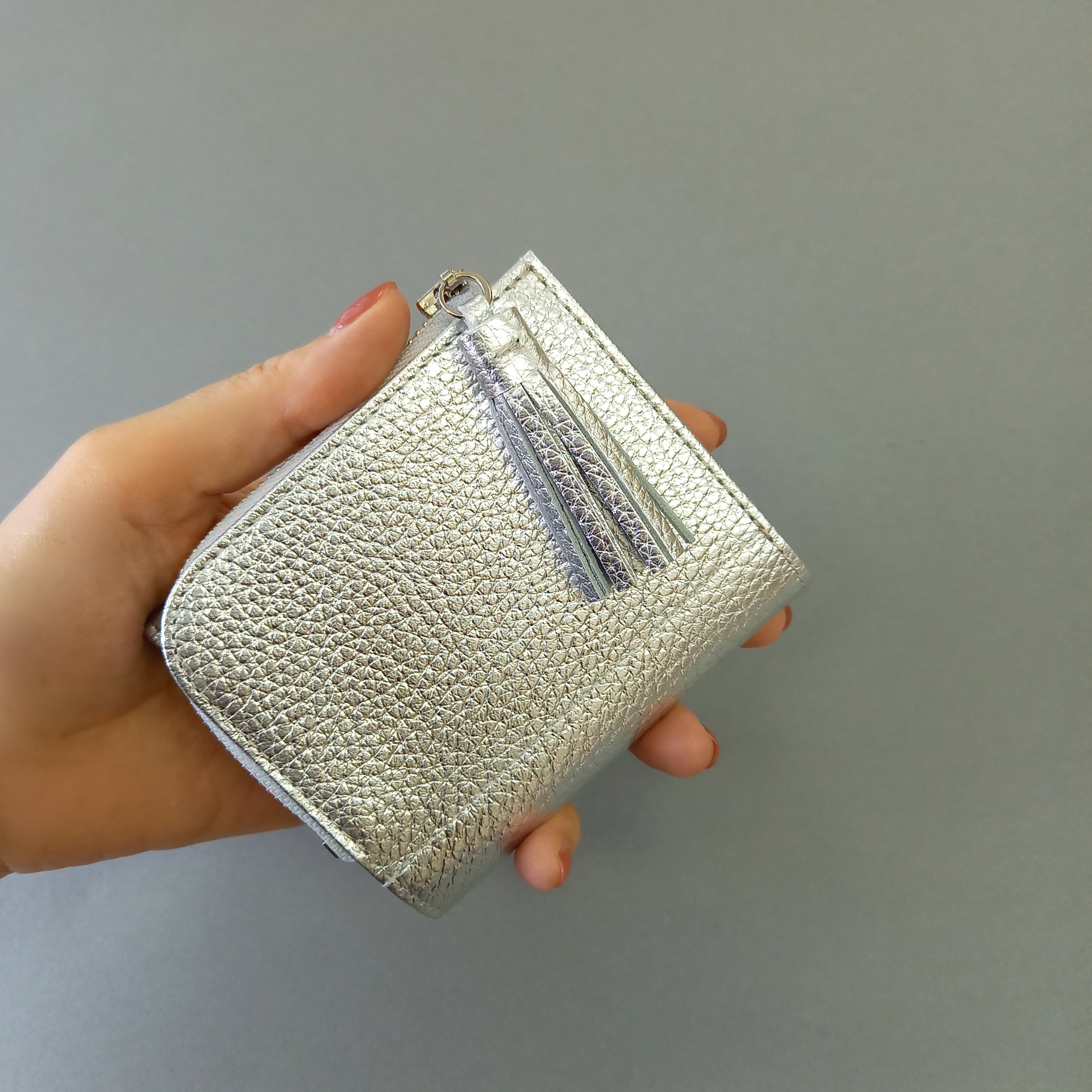 お札を折らないで入れる二つ折り財布