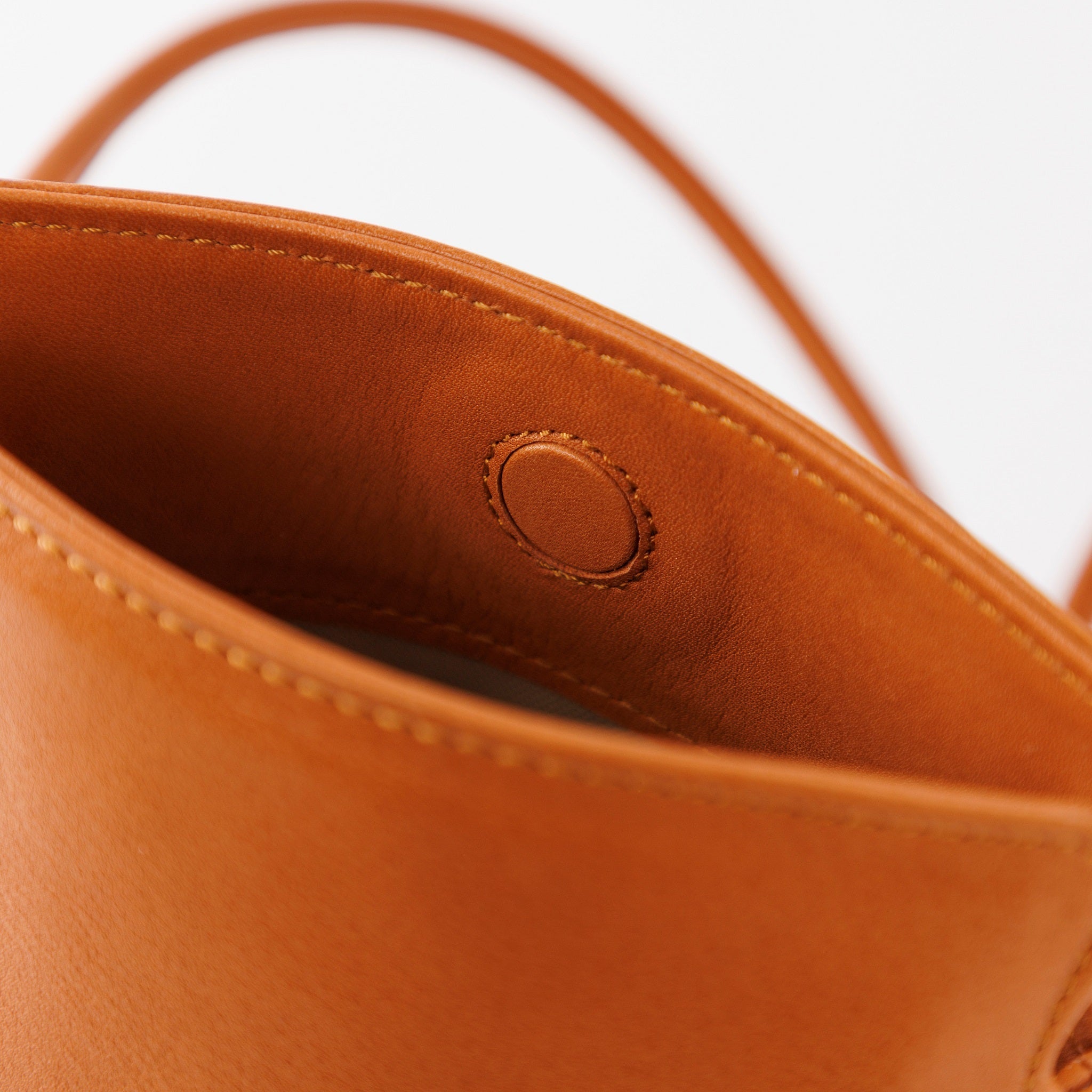 柔らかな牛革　ミニショルダーポシェット【ZIT002】