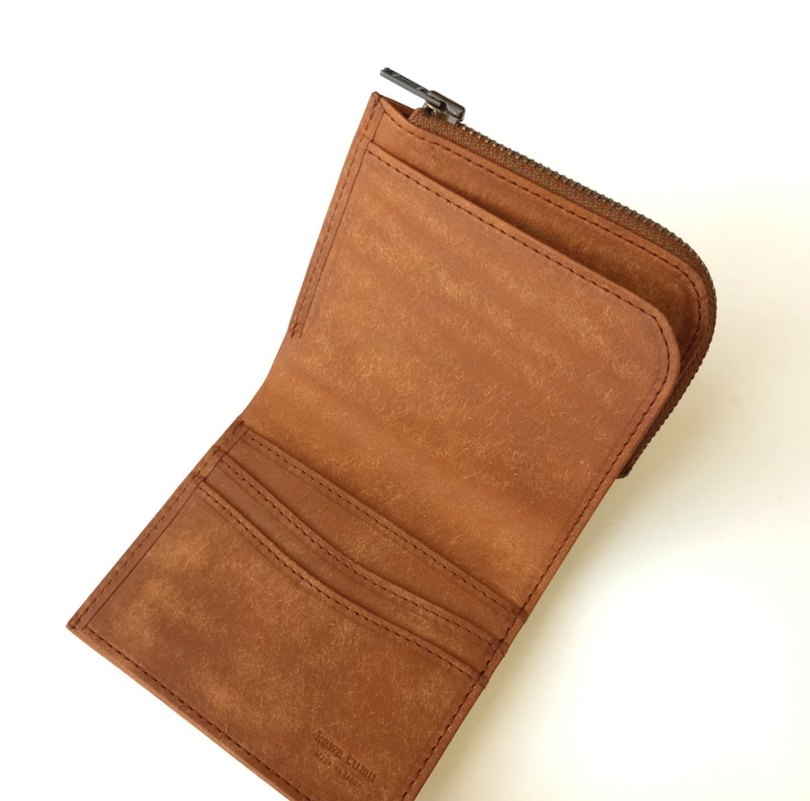 お札を折らないで入れる二つ折り財布