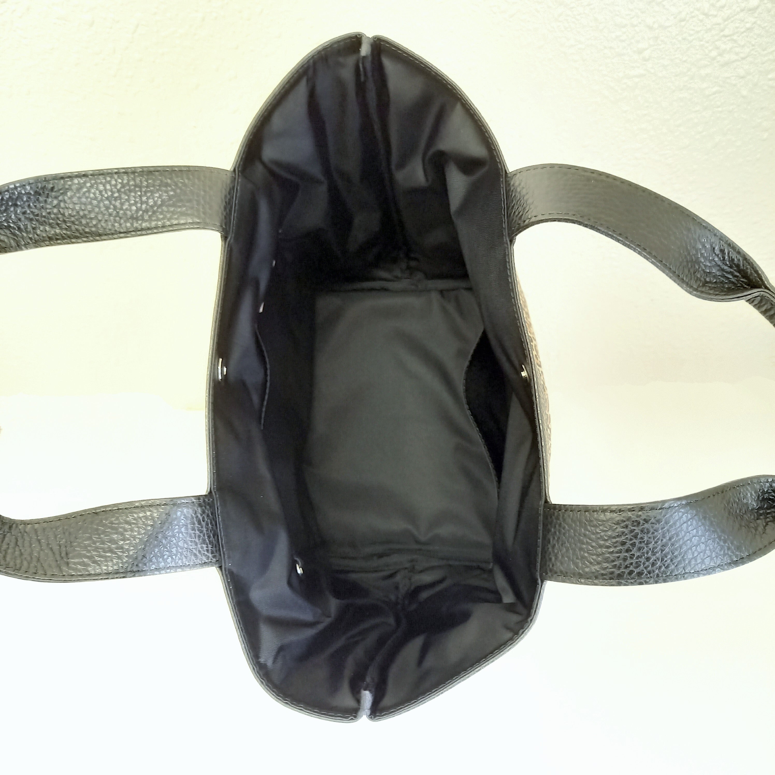 やわらかくて上質な高級本革トート