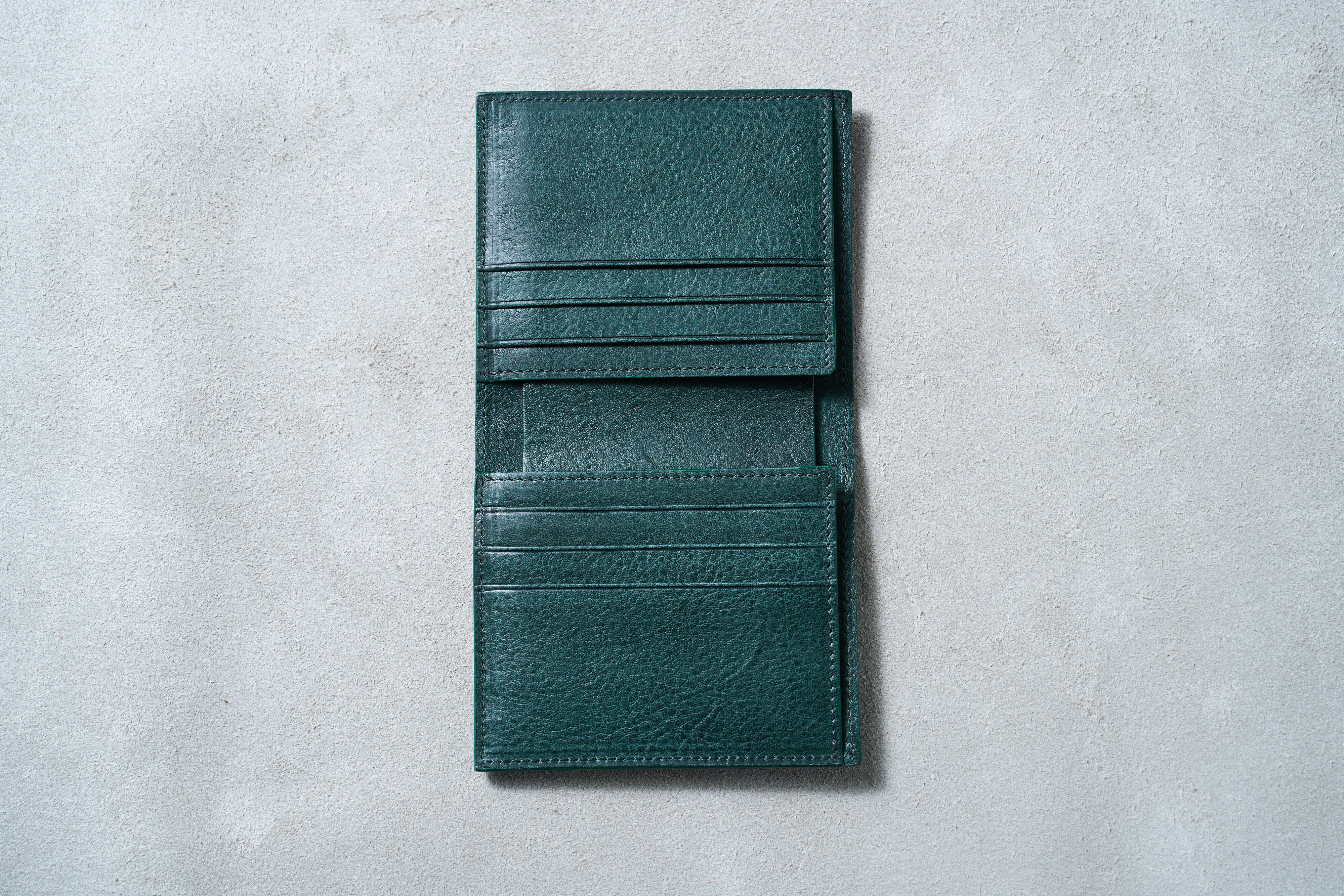 二つ折りサイフ（ファスナーポケット付き）