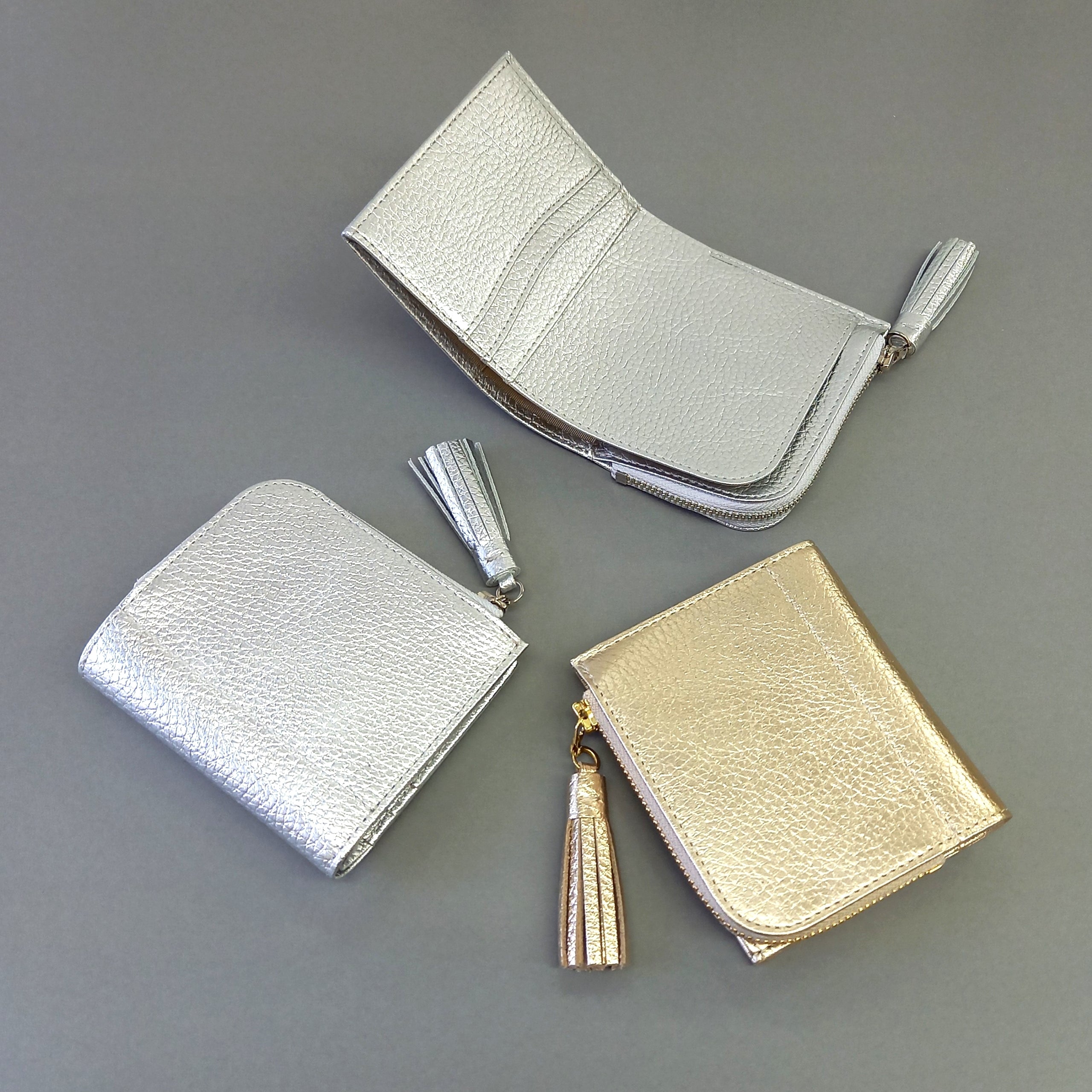 お札を折らないで入れる二つ折り財布