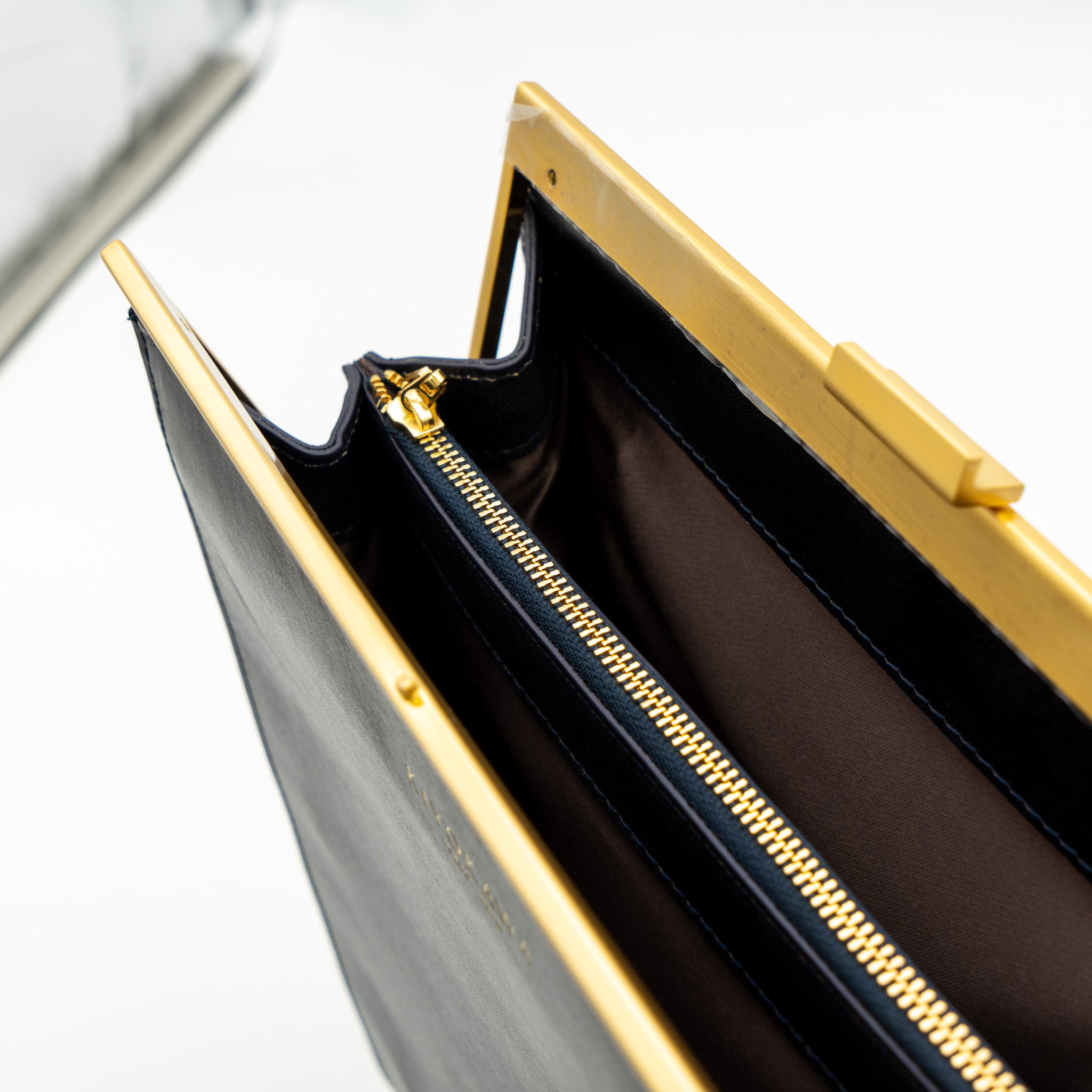 牛革ヌメ　口金ショルダーバッグ【AUD002】