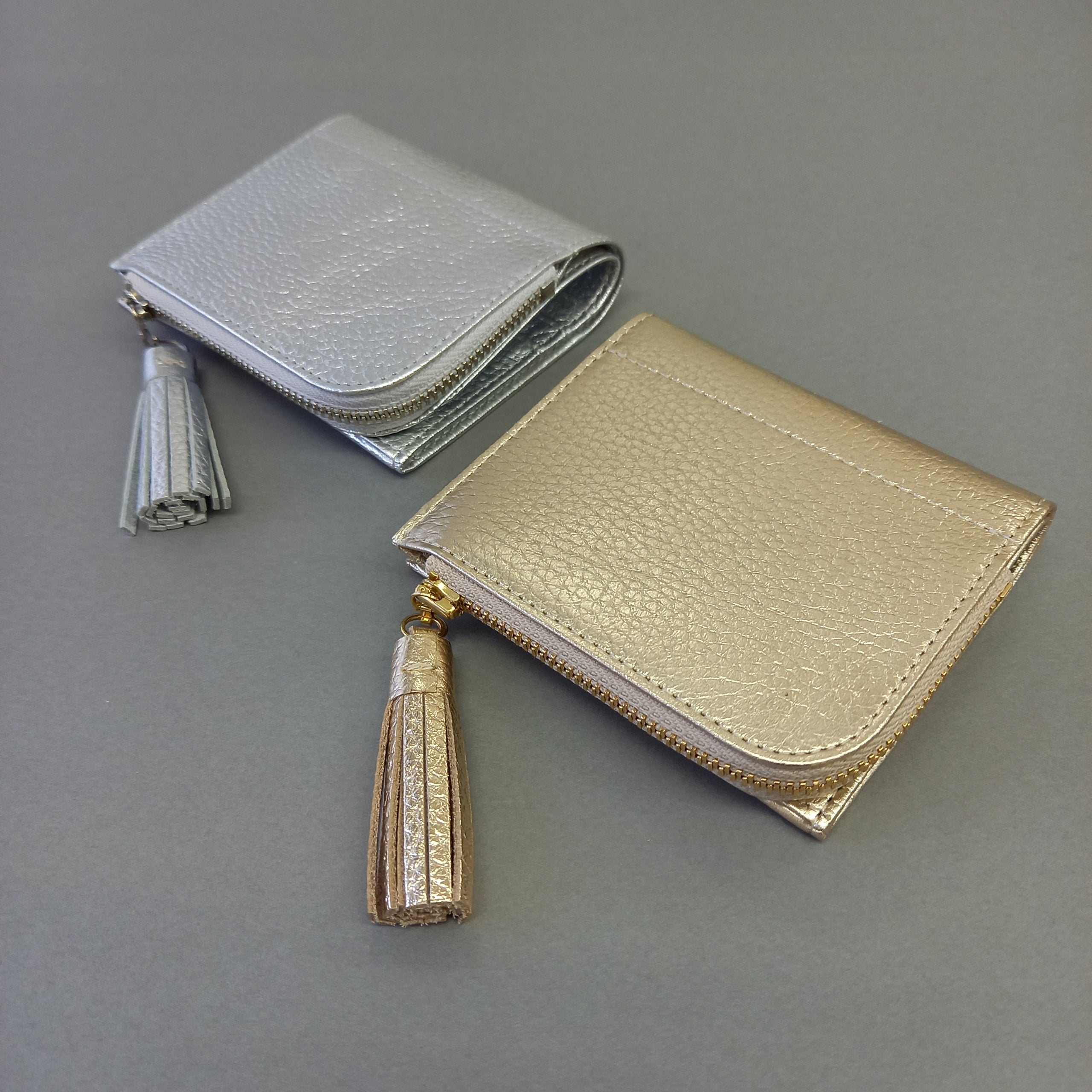 お札を折らないで入れる二つ折り財布