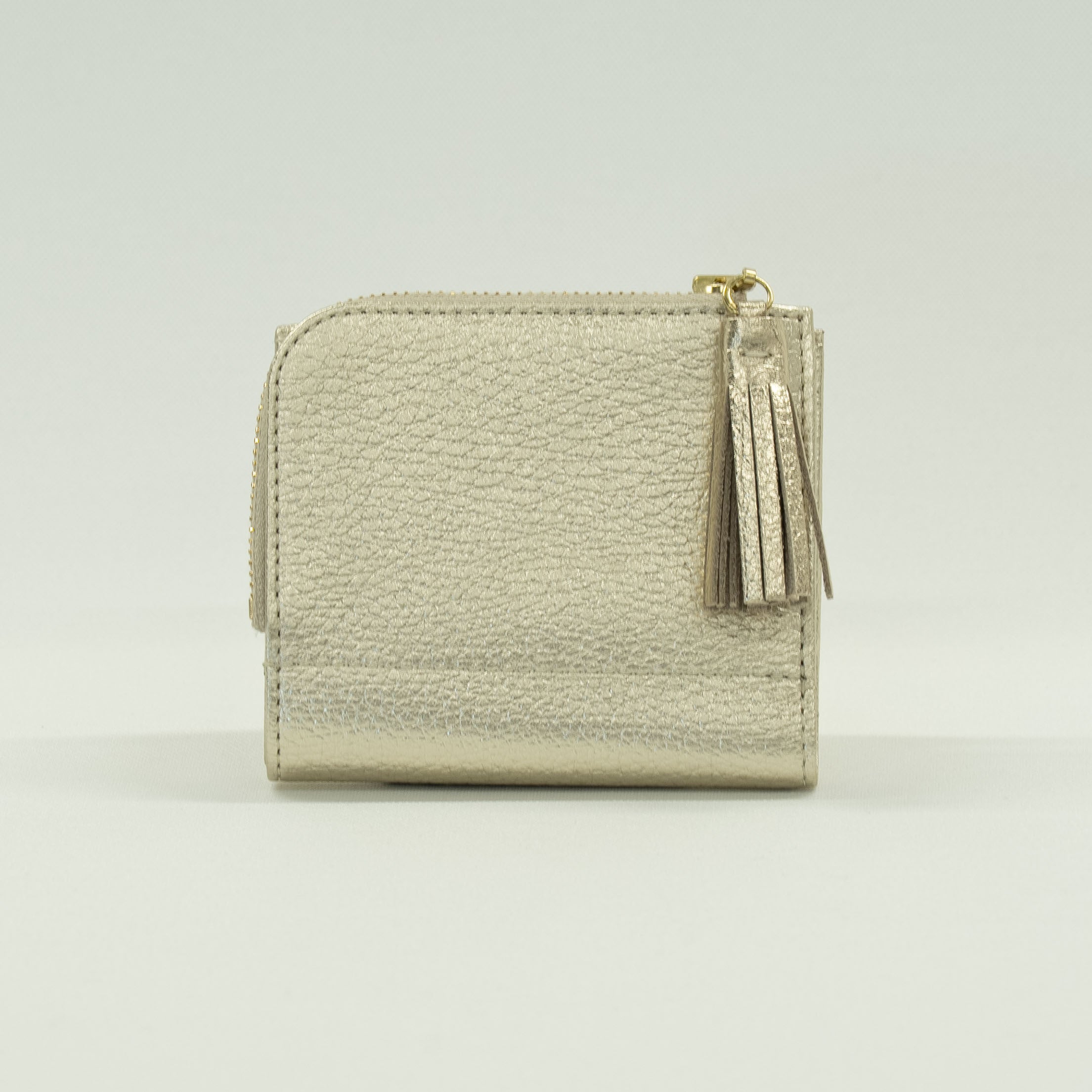 お札を折らないで入れる二つ折り財布