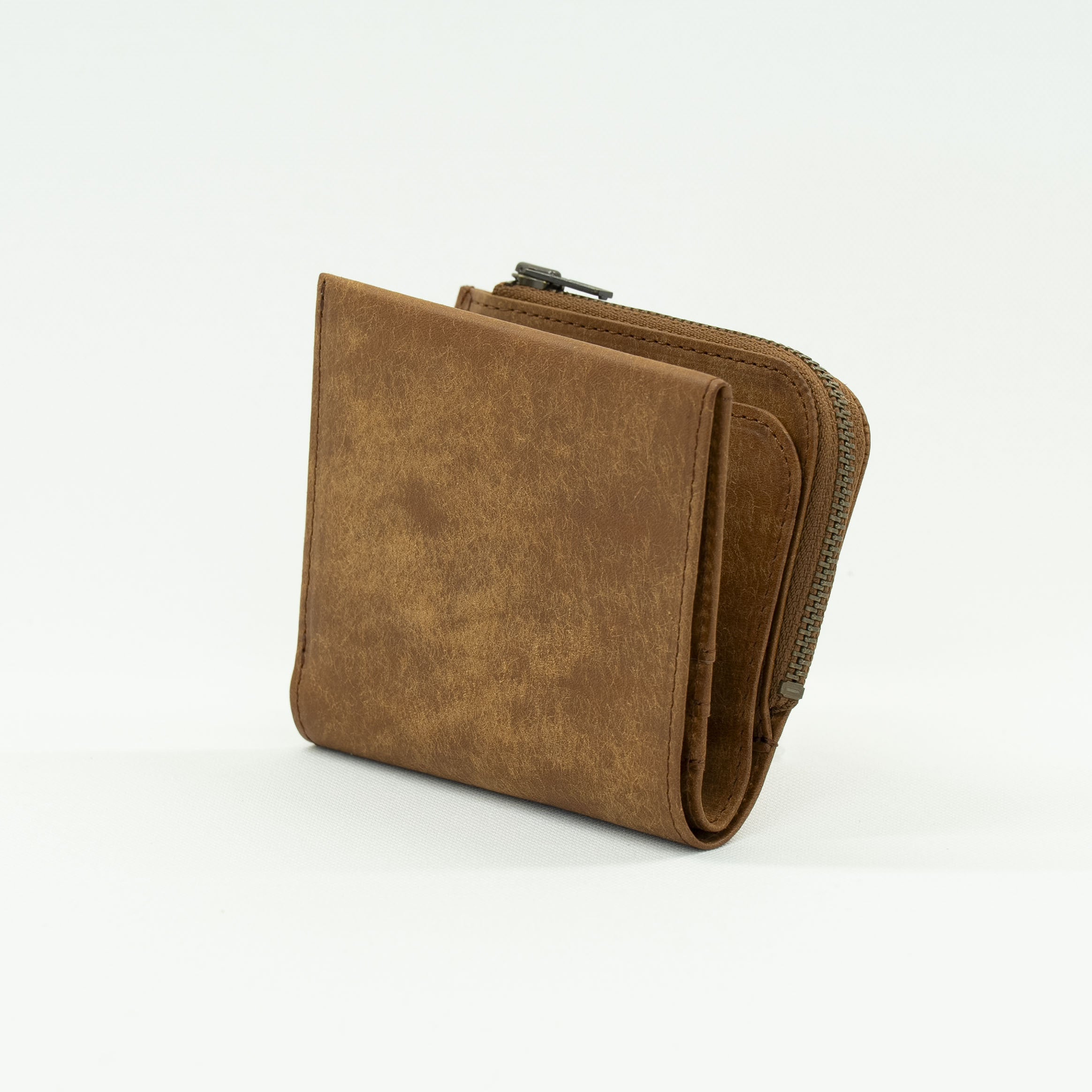 お札を折らないで入れる二つ折り財布