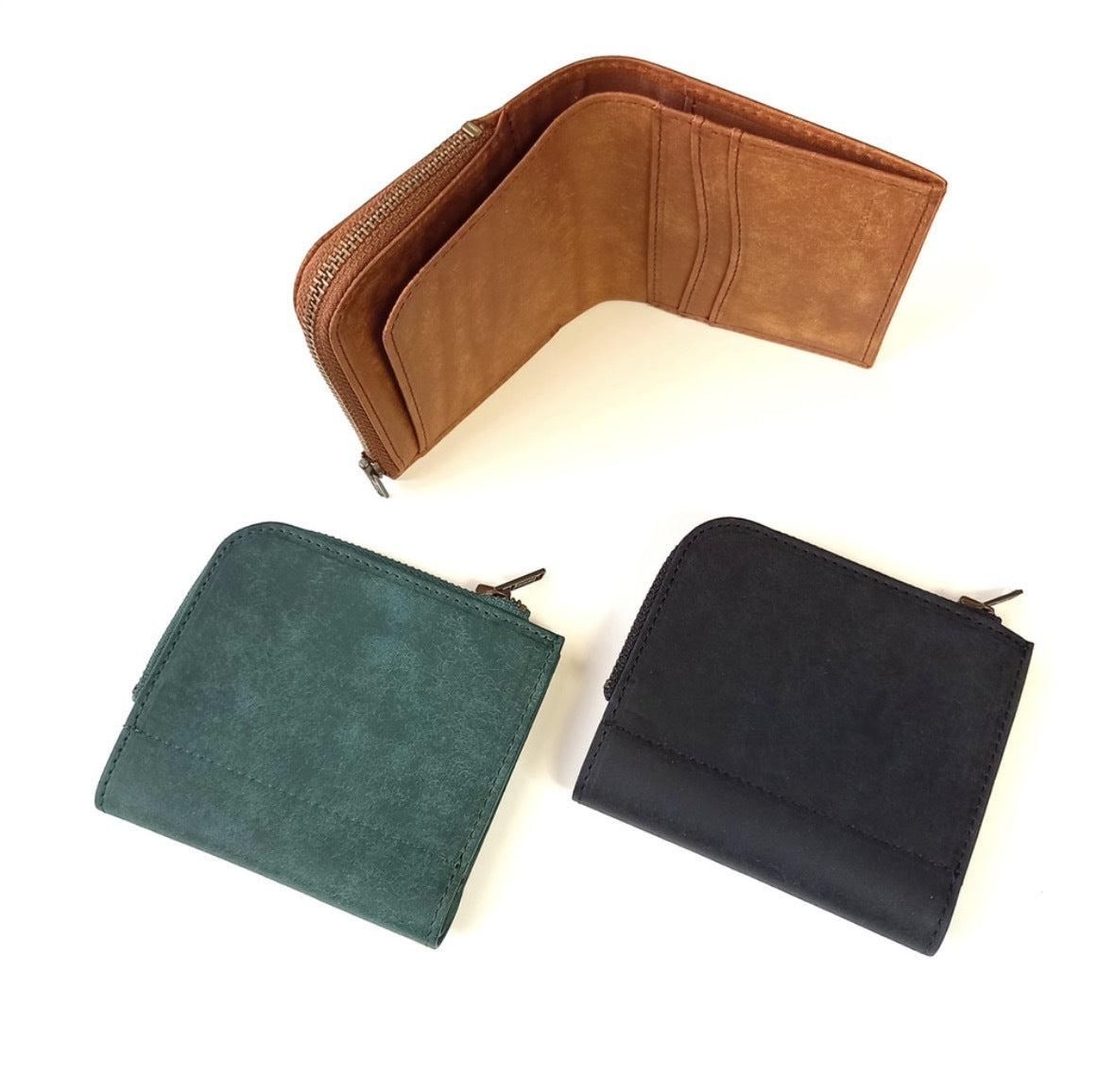 お札を折らないで入れる二つ折り財布