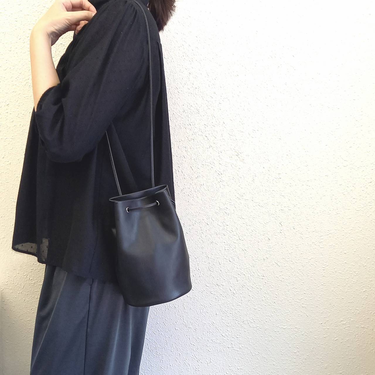 長財布が入るミニドローストリングバッグ