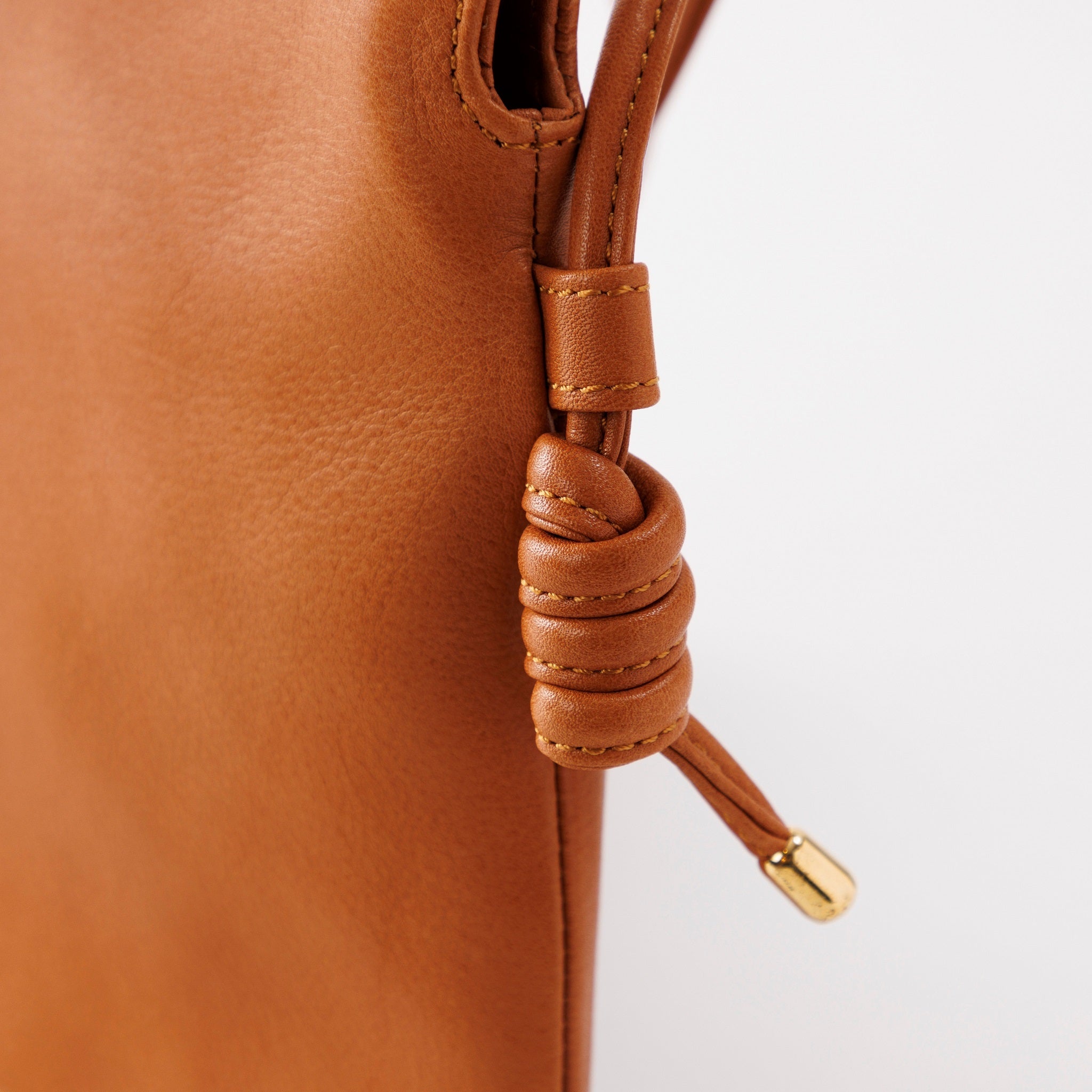 柔らかな牛革　ミニショルダーポシェット【ZIT002】